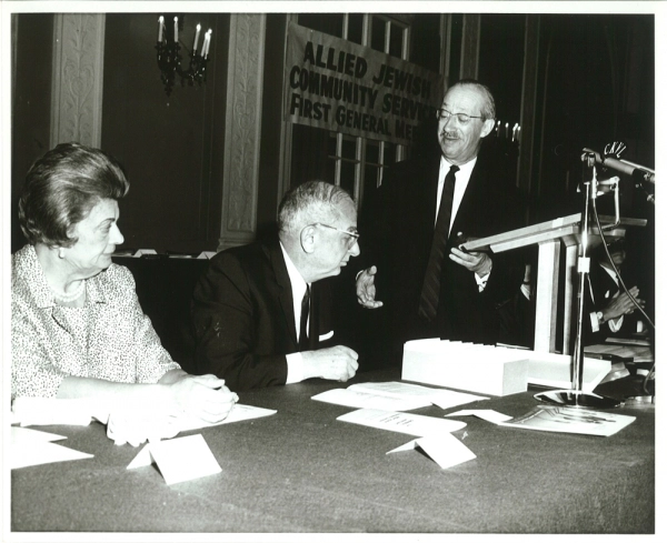 Rabbi Lavy Becker – Residence